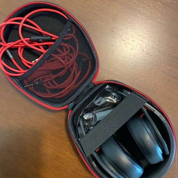 Beats by Dre Mixr Headphones and Case - Picture 2 of 5